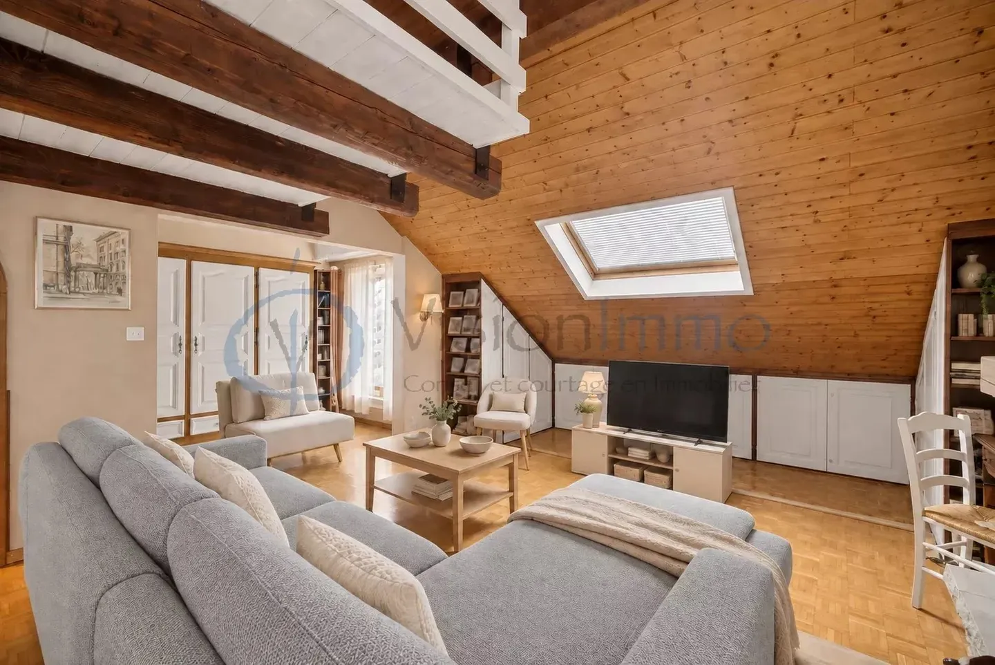In the heart of Bernex: 113 m² of charm and beautiful volumes - Photo 3 of 13