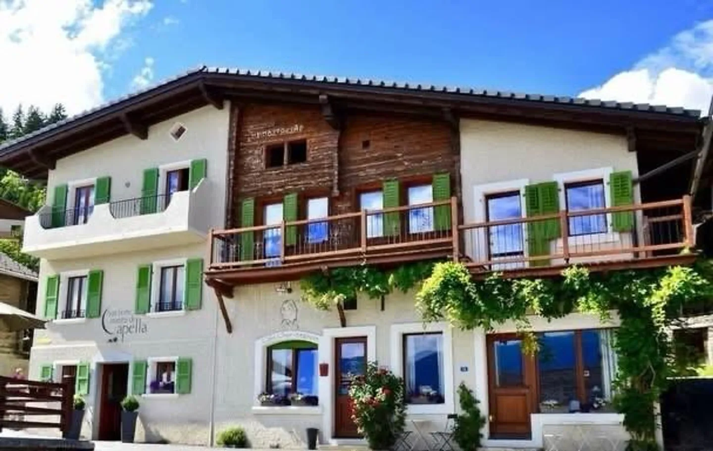 FOR RENT OR SALE Café Restaurant guest rooms in a typical Valaisan village just steps from Crans-Montana - Photo 2 of 13