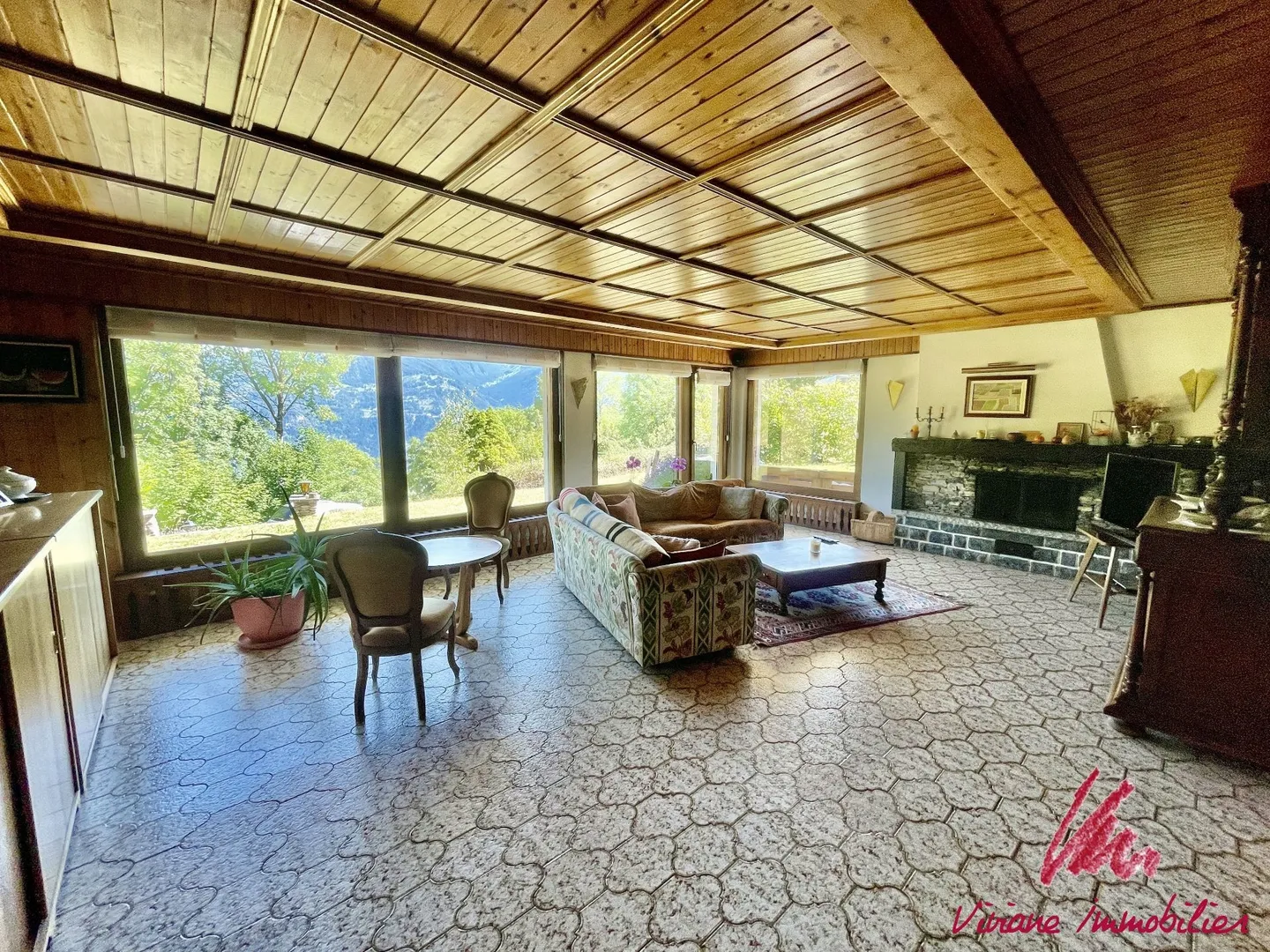A pochi minuti da Crans-Montana, grande casa con 2 appartamenti su un ampio terreno - Foto 2 di 13