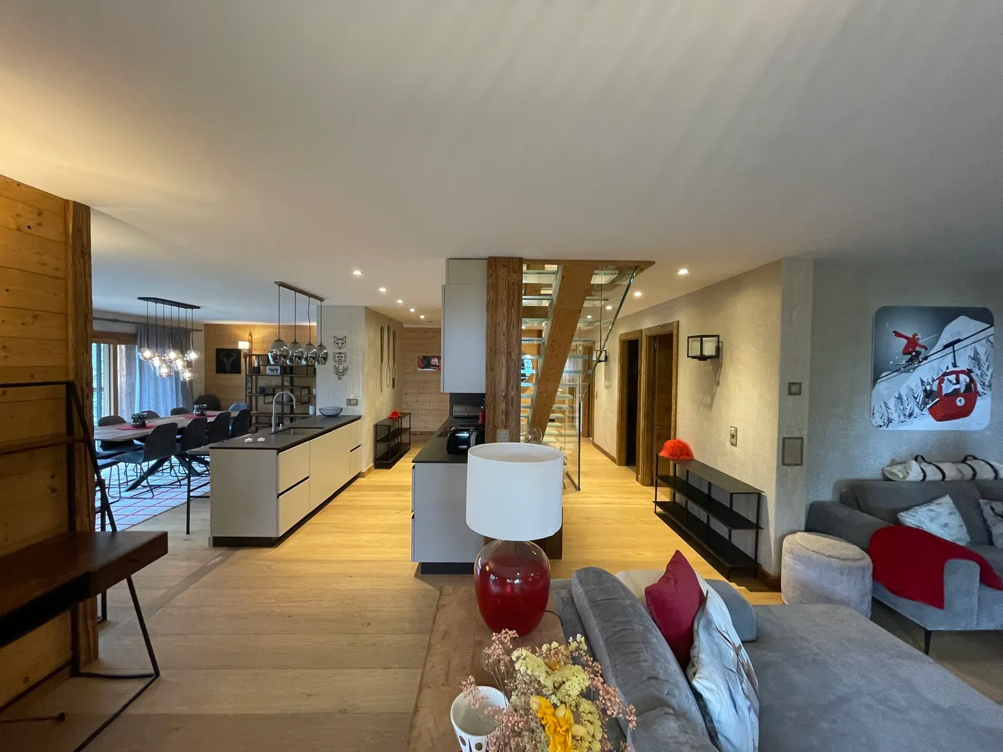 Eccezionale chalet di alta gamma in pietra e legno antico a due passi dal centro di Crans e dal golf - Foto 1 di 12