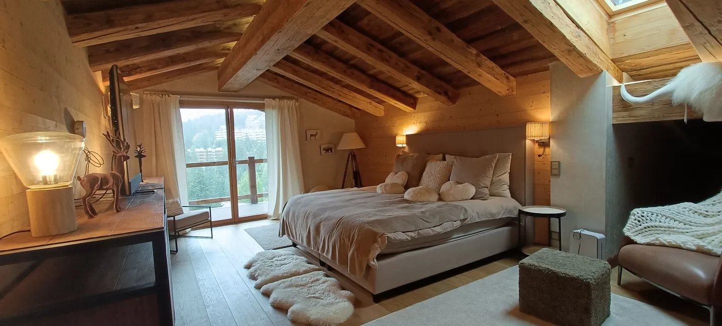 Eccezionale chalet di alta gamma in pietra e legno antico a due passi dal centro di Crans e dal golf - Foto 6 di 12