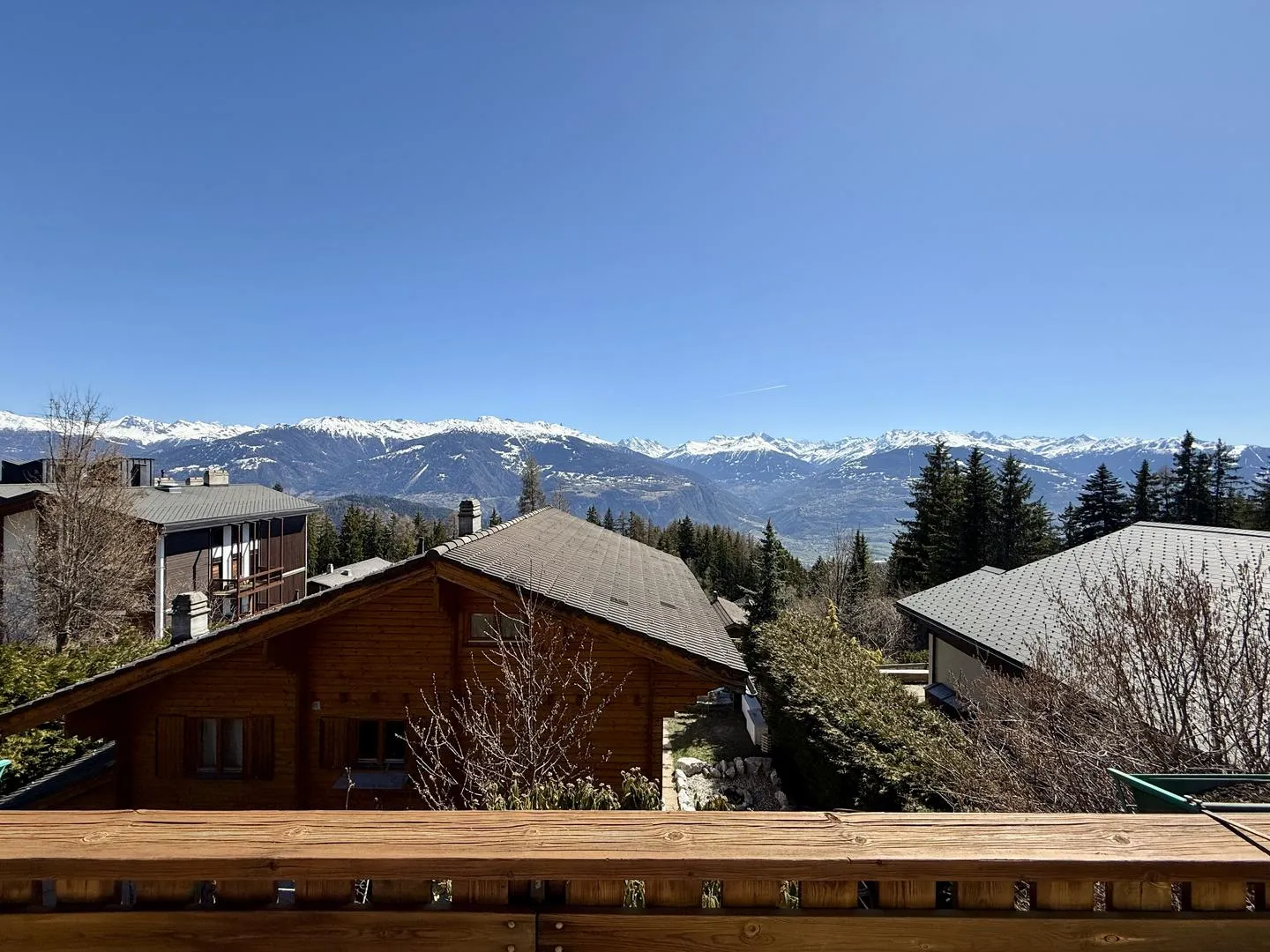 Grande chalet ad Anzère con 6,5 stanze in zona tranquilla, vicino al centro con una vista molto bella - Foto 3 di 13