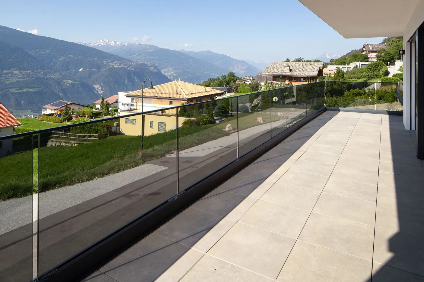 Villa neuve moderne et lumineuse - Photo 2 sur 7