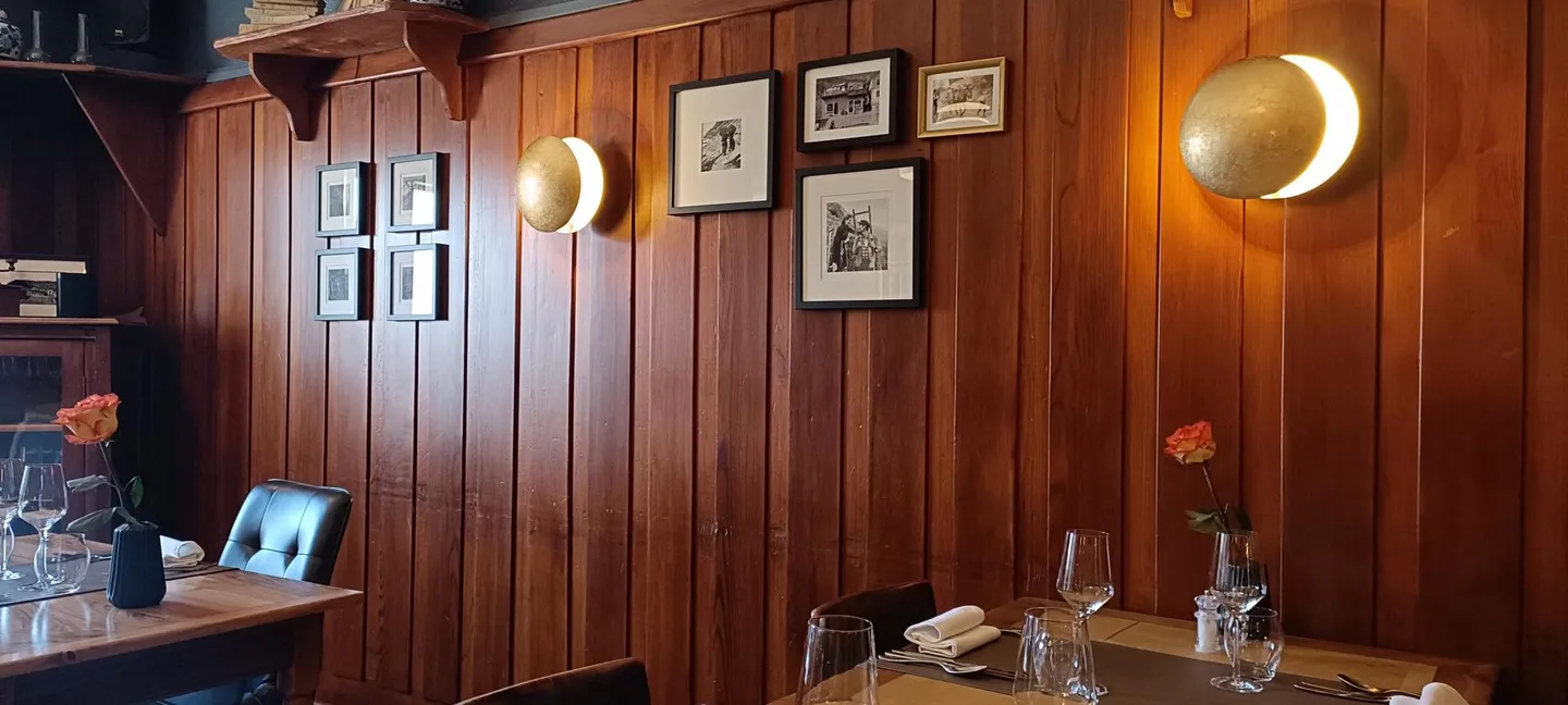 RARE! Renommierte Restaurant mit Gästezimmern in einem typischen Walliser Dorf nur wenige Schritte von Crans-Montana entfernt - Foto 3 von 13