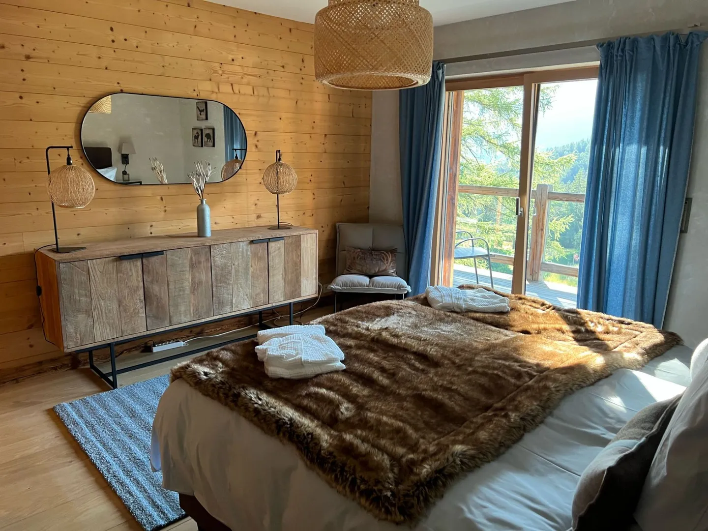 Eccezionale chalet di alta gamma in pietra e legno antico a due passi dal centro di Crans e dal golf - Foto 8 di 12