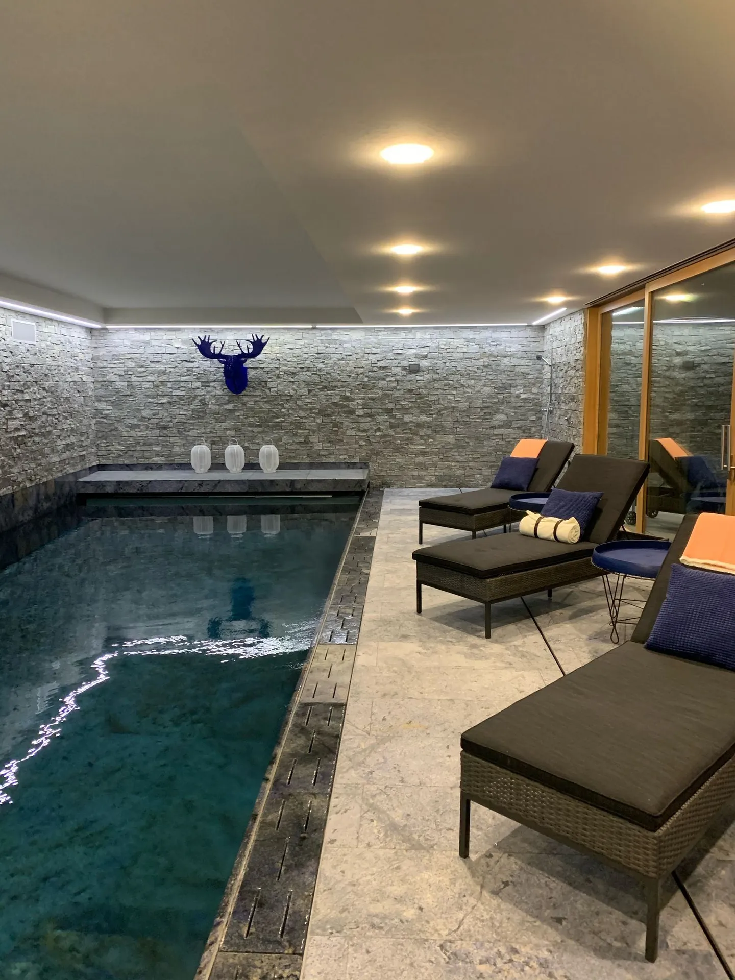 Eccezionale chalet di alta gamma in pietra e legno antico a due passi dal centro di Crans e dal golf - Foto 11 di 12