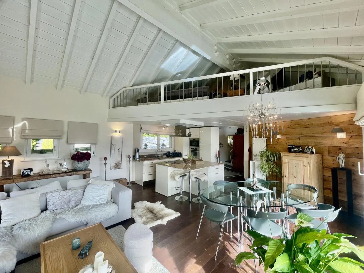 FOR NATURE LOVERS! Charming house just steps from Crans-Montana - Photo 4 of 13