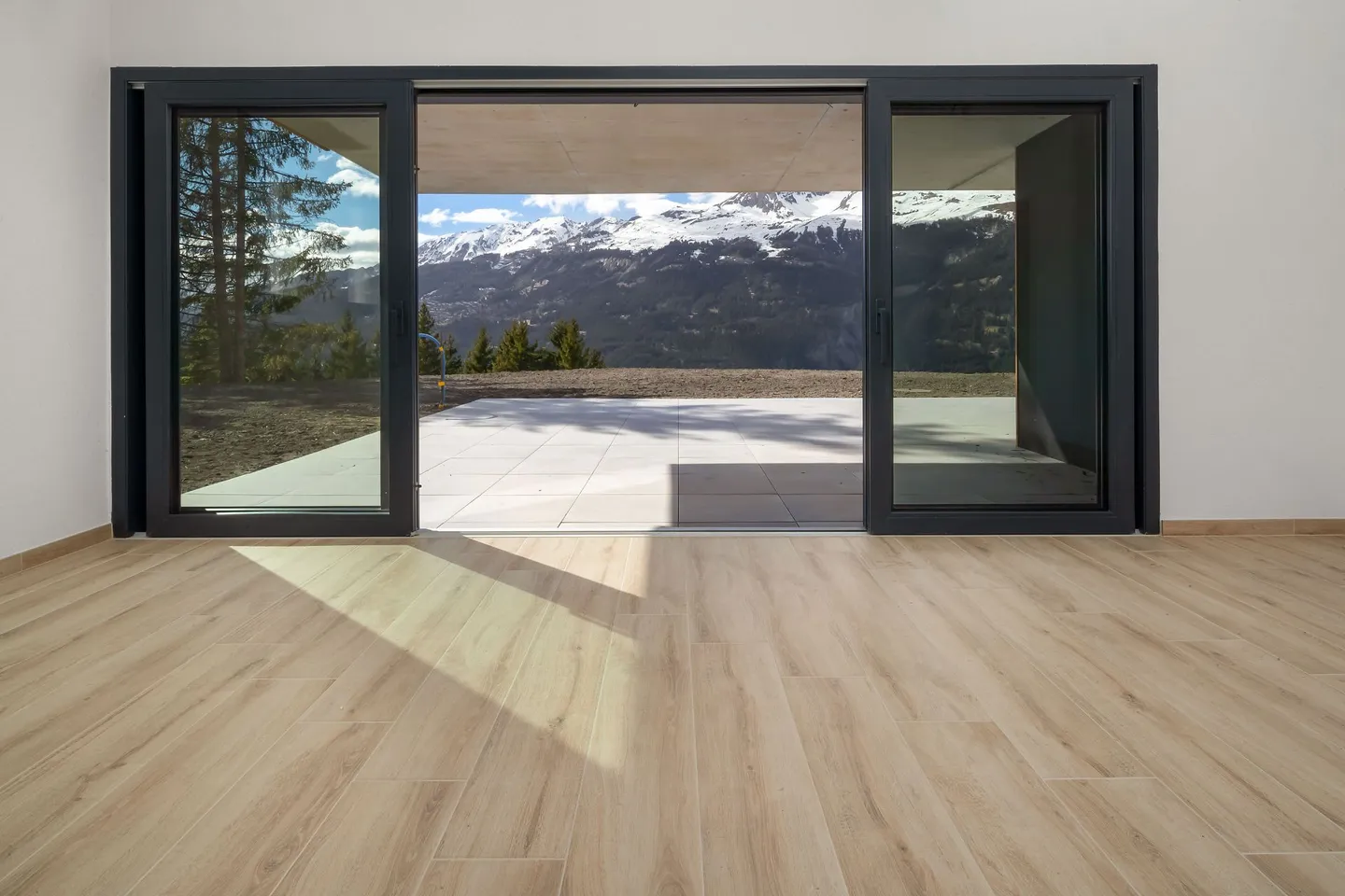 To seize New chalet in Crans-Montana on the edge of agricultural land - Photo 4 of 6