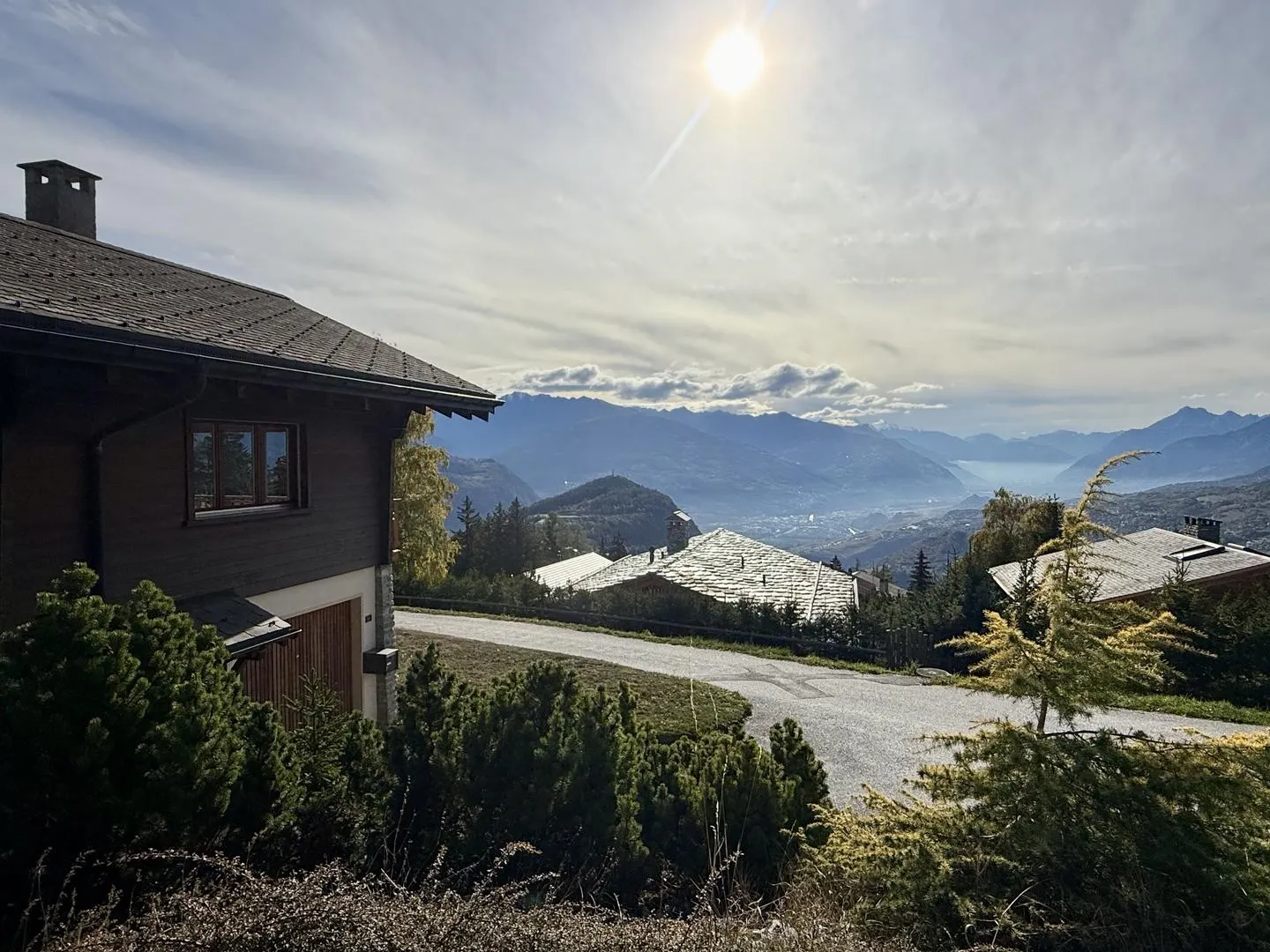 Grande chalet in un'oasi di pace alle porte di Crans-Montana - 2 appartamenti - Alto potenziale - Foto 10 di 11