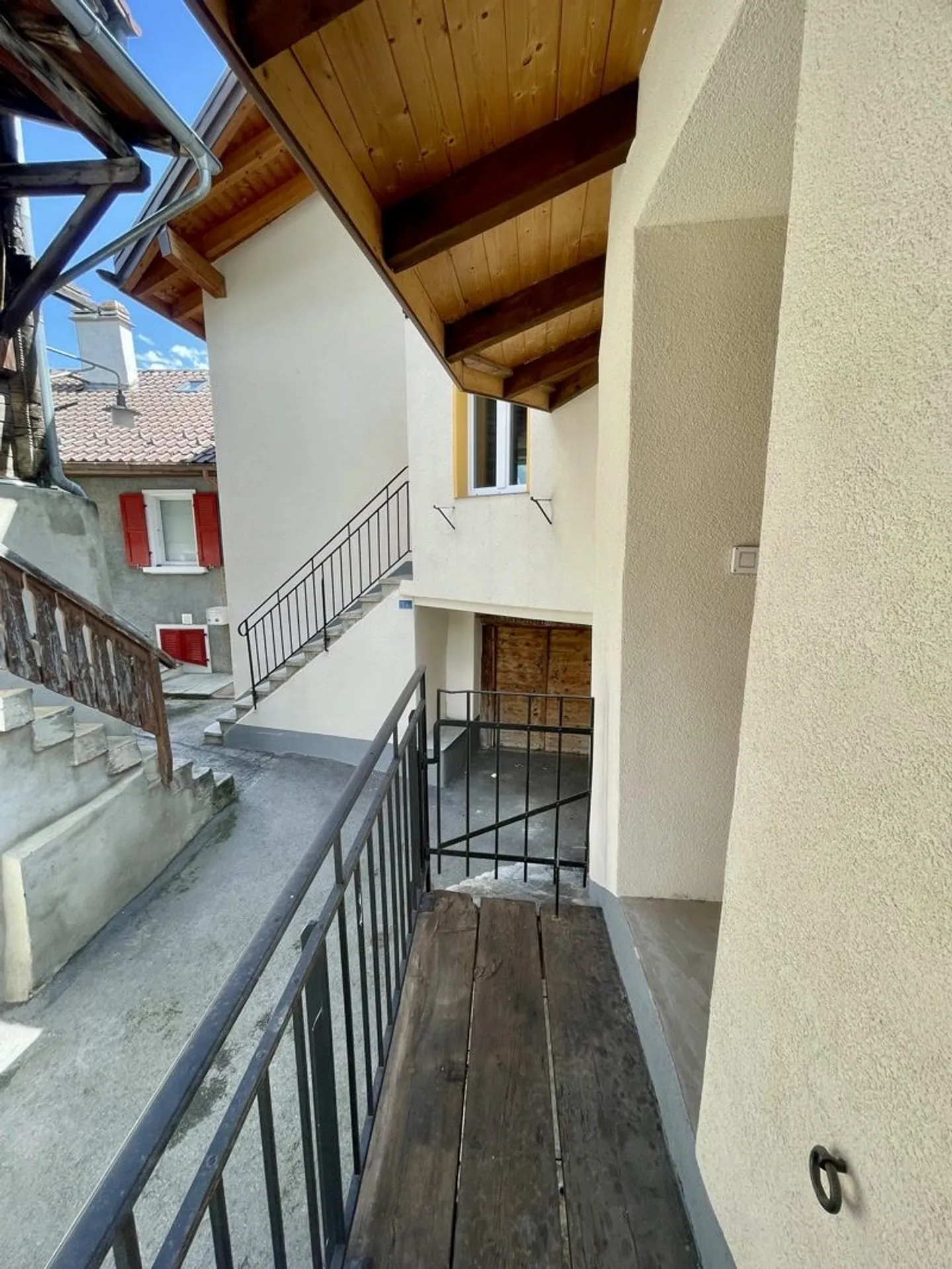 Dorfhaus, das Modernität und Authentizität im Herzen von Muraz in Sierre vereint - Foto 9 von 12