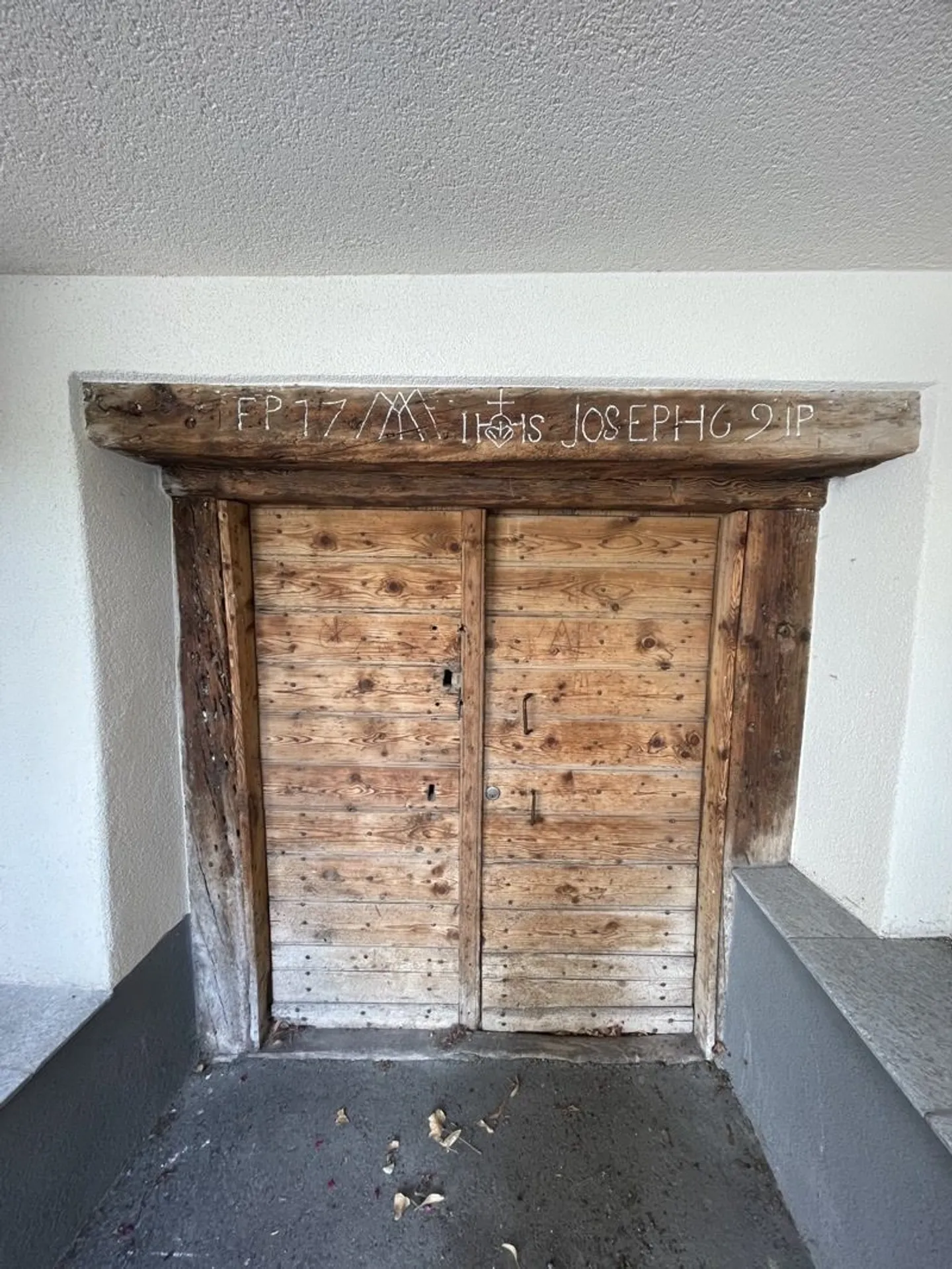 Dorfhaus, das Modernität und Authentizität im Herzen von Muraz in Sierre vereint - Foto 11 von 12