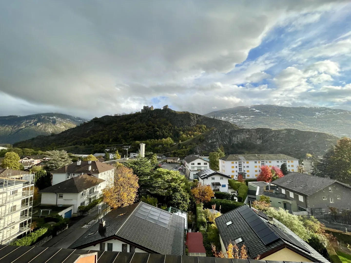Opportunité appartement 3,5 pièces, attique duplex, très belle vue, lumineux centré - Photo 2 sur 8