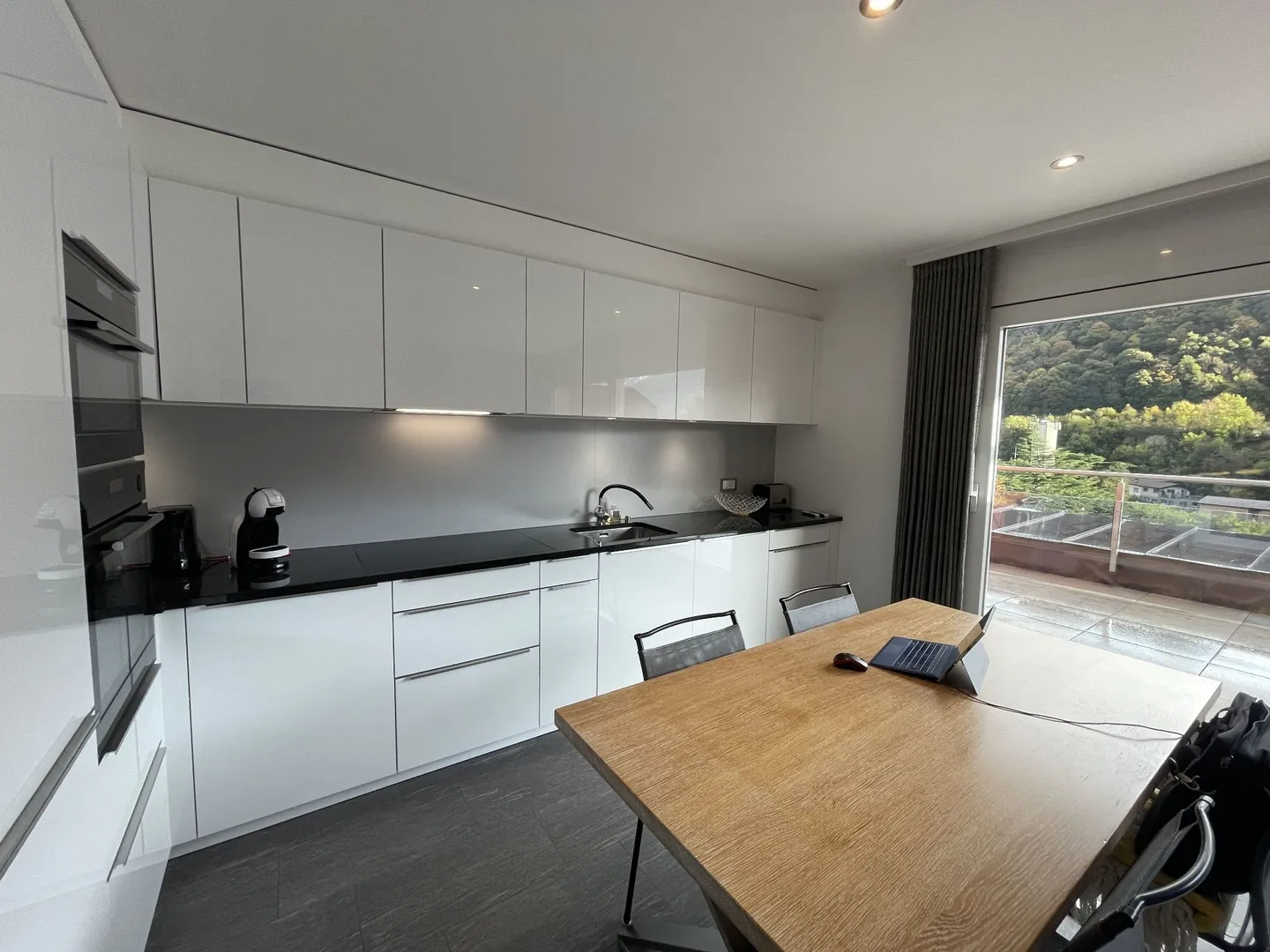 Opportunité appartement 3,5 pièces, attique duplex, très belle vue, lumineux centré - Photo 5 sur 8