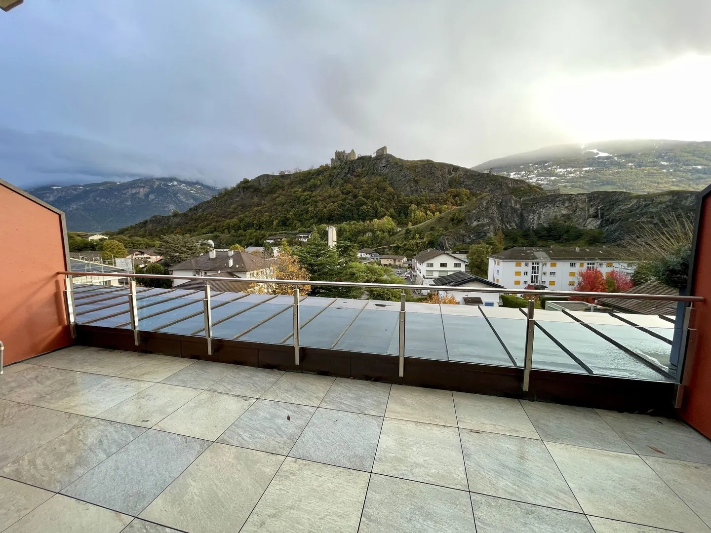 Opportunité appartement 3,5 pièces, attique duplex, très belle vue, lumineux centré - Photo 8 sur 8