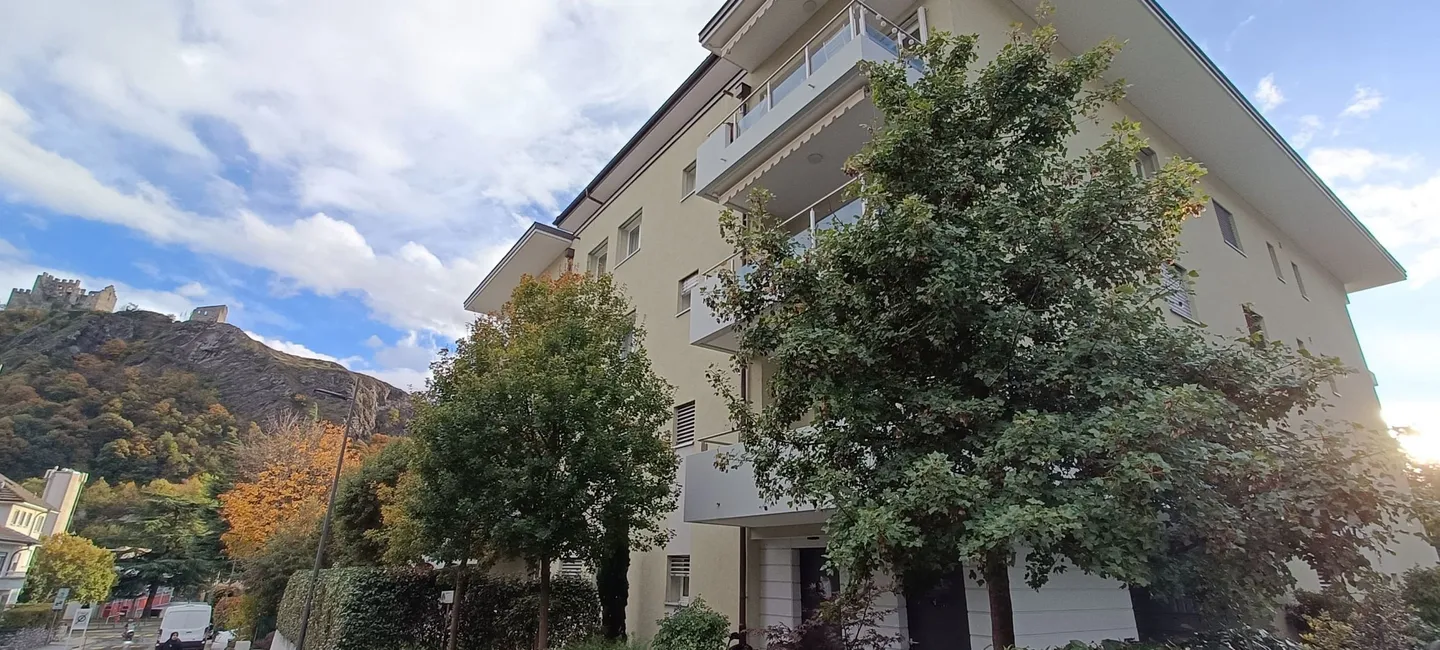 Opportunité appartement 3,5 pièces, attique duplex, très belle vue, lumineux centré - Photo 1 sur 8