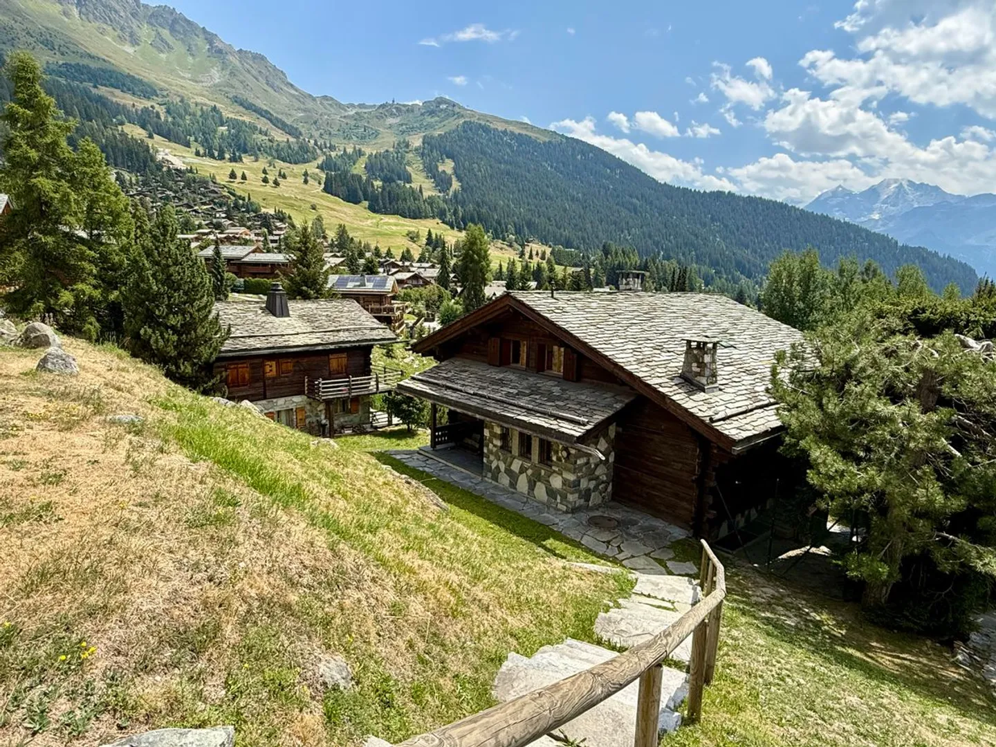 Esclusività - Proprietà rara - Splendido chalet e grande lotto edificabile - Foto 1 di 2