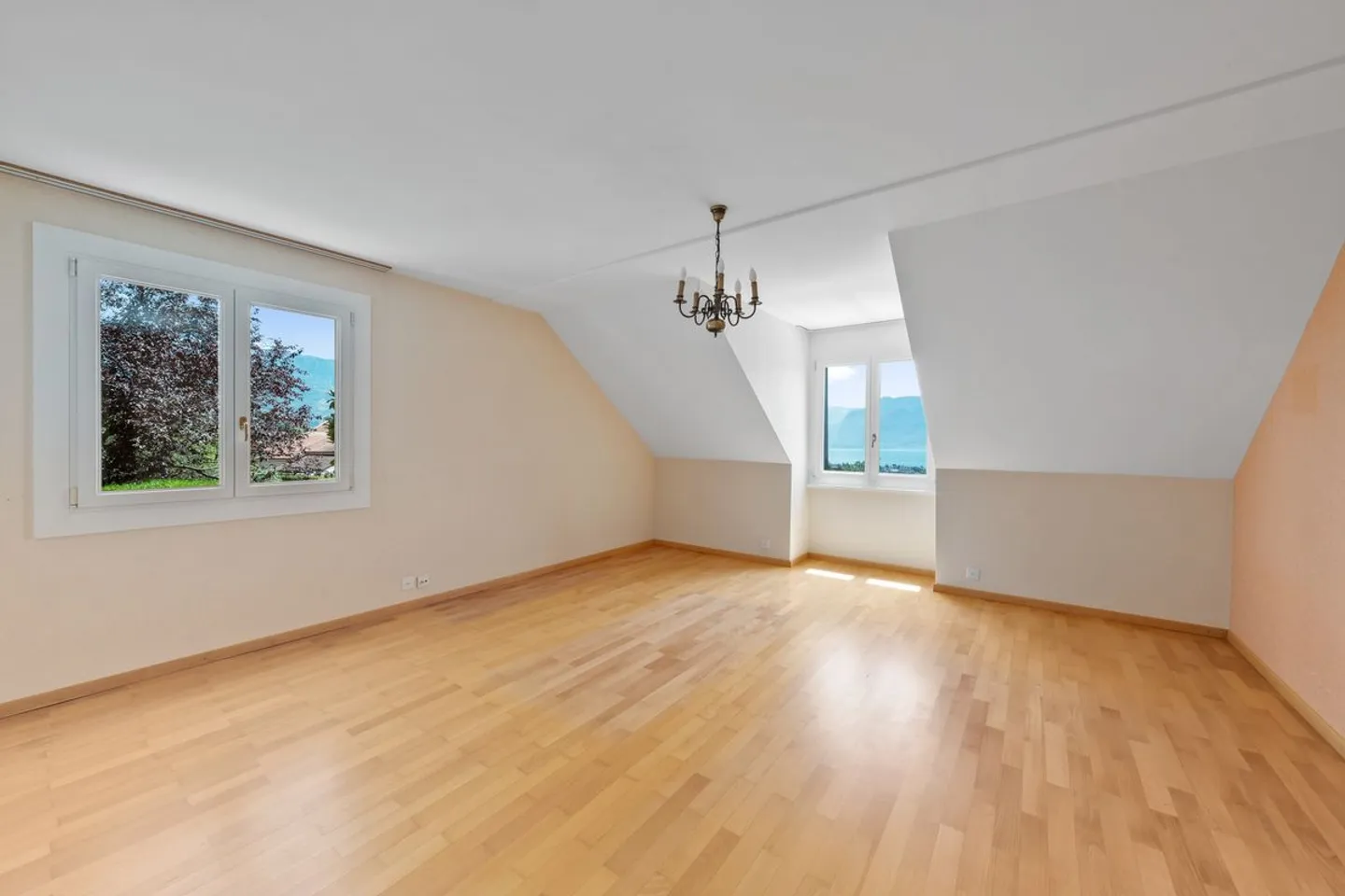 Außergewöhnliche Villa, atemberaubender Blick auf den See und die Alpen, ideale Lage! - Foto 8 von 10