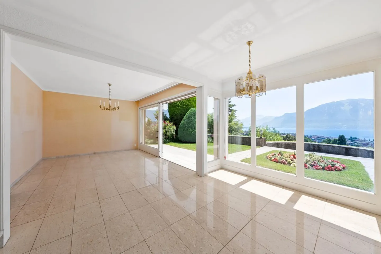 Außergewöhnliche Villa, atemberaubender Blick auf den See und die Alpen, ideale Lage! - Foto 4 von 10