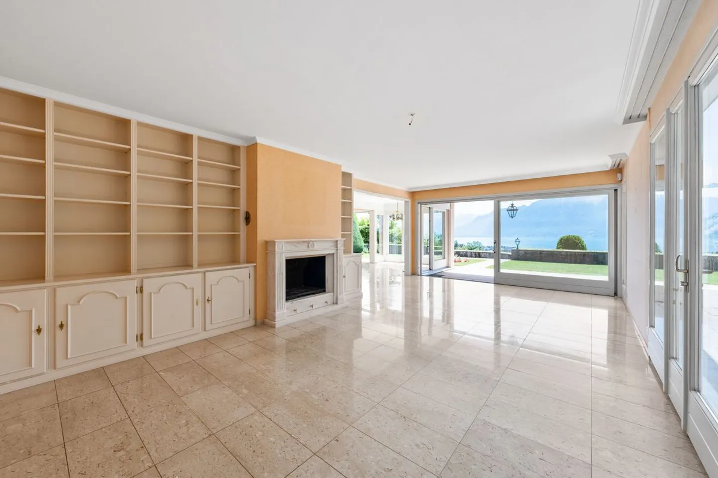 Außergewöhnliche Villa, atemberaubender Blick auf den See und die Alpen, ideale Lage! - Foto 5 von 10