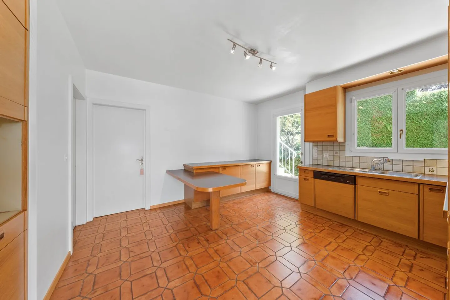 Außergewöhnliche Villa, atemberaubender Blick auf den See und die Alpen, ideale Lage! - Foto 6 von 10