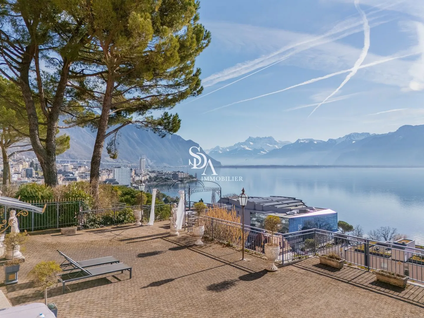 Rare, refined, luxurious duplex with an exceptional view! - Photo 5 of 13