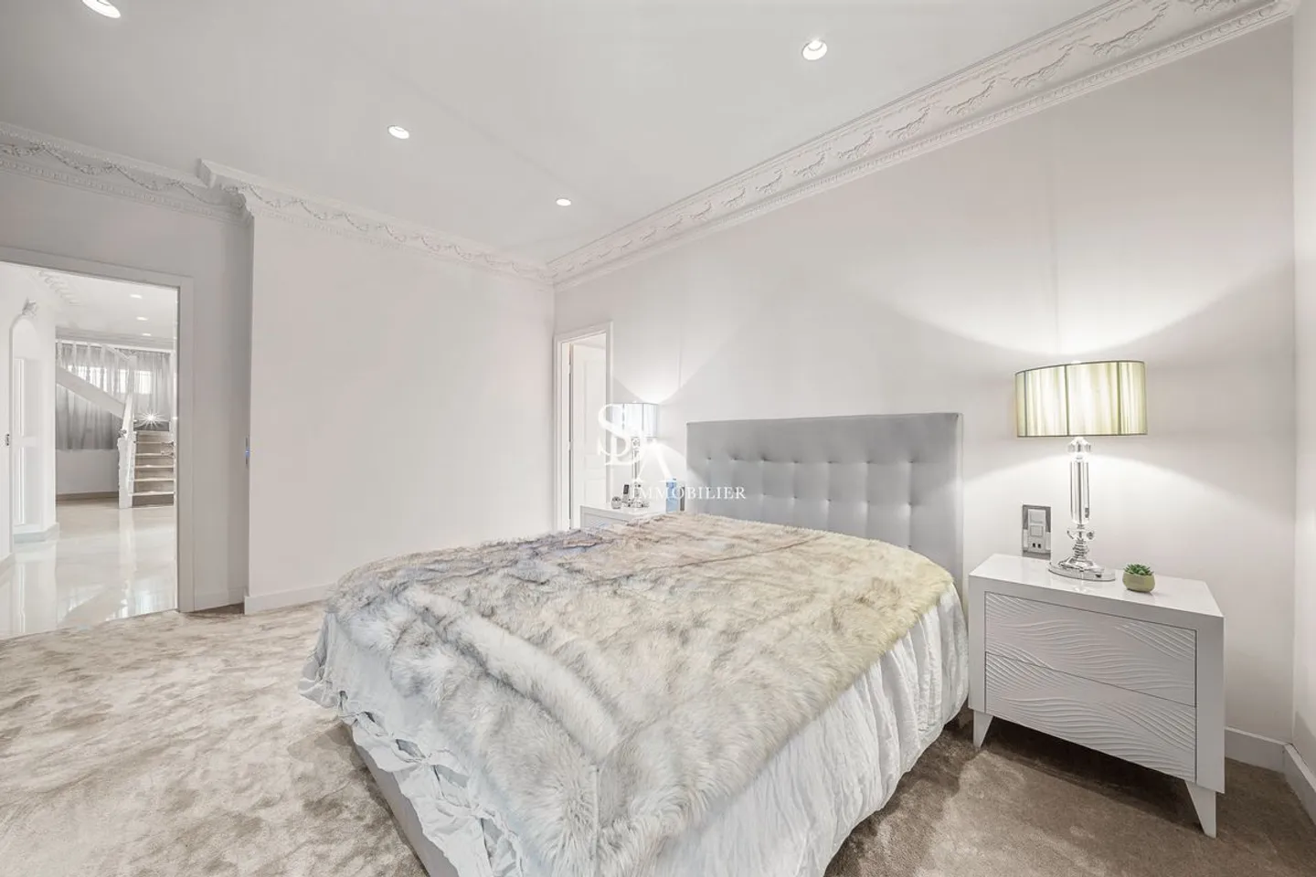 Rare, refined, luxurious duplex with an exceptional view! - Photo 8 of 13