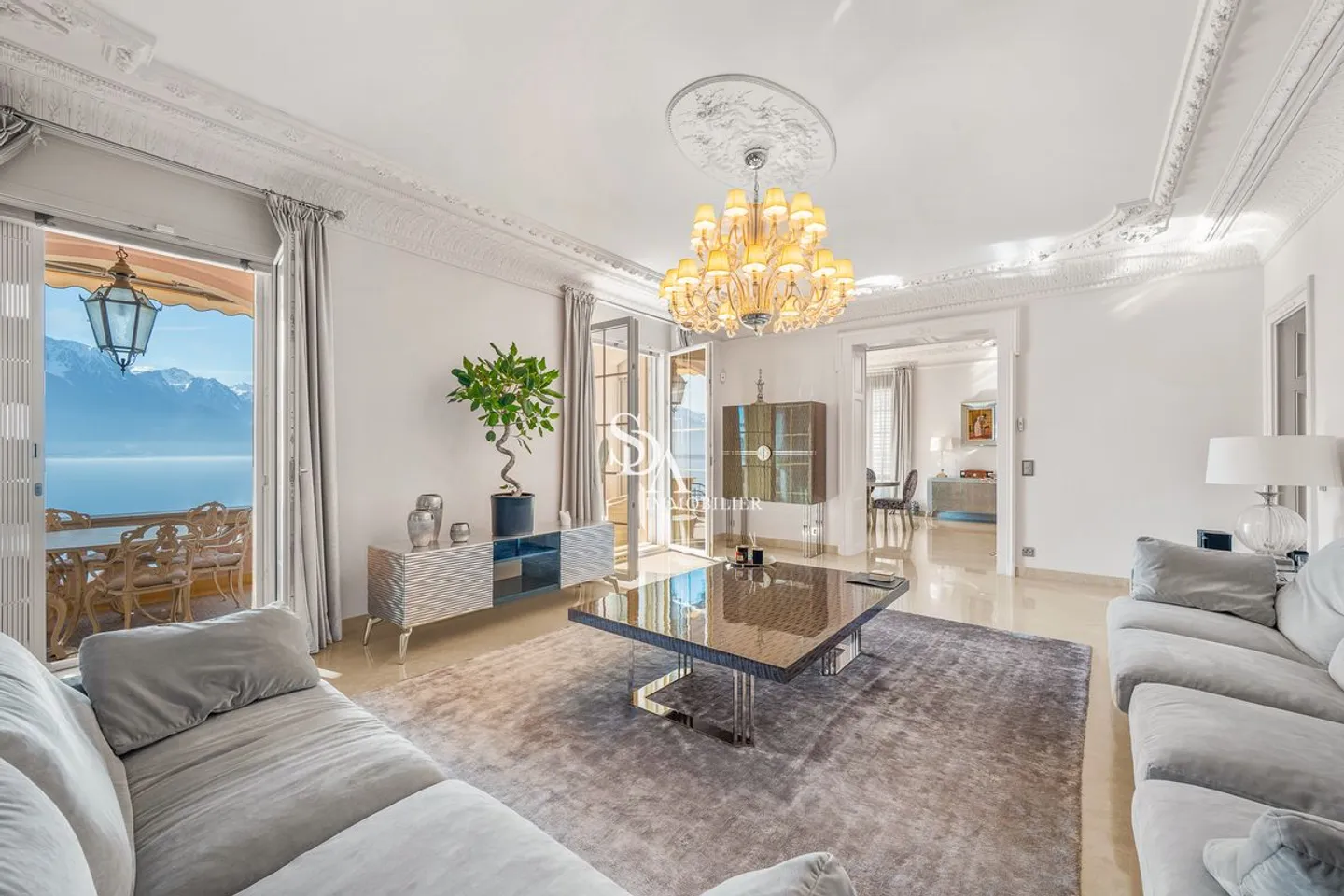 Rare, refined, luxurious duplex with an exceptional view! - Photo 3 of 13