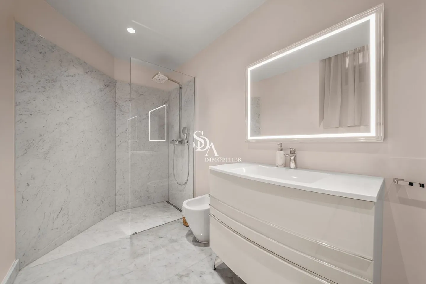 Rare, refined, luxurious duplex with an exceptional view! - Photo 9 of 13