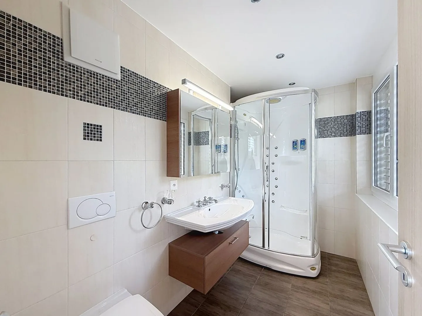 Montreux - Elegante appartamento di 5.5 locali con vista lago, terrazza e area benessere - Foto 11 di 13