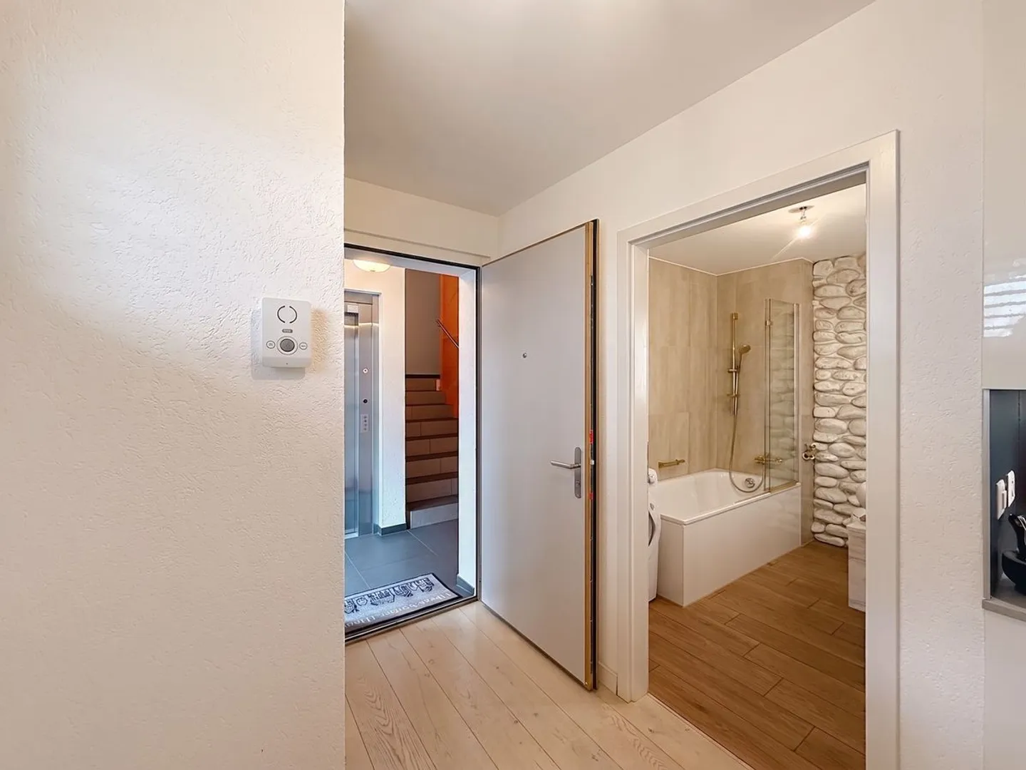 Montreux - Territet - Zeitgenössische Wohnung mit Balkon, Seeblick und Innenparkplatz - Foto 5 von 9