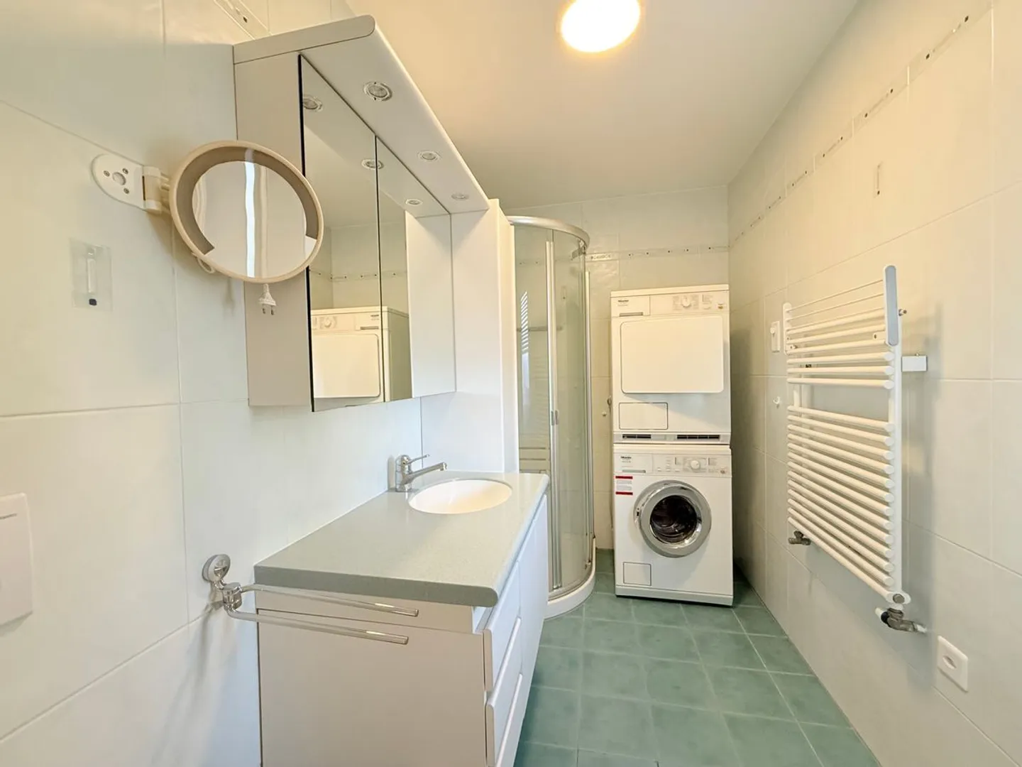 Pully : Appartement lumineux de 4.5 pièces, larges balcons et échappées sur le lac, proche de tout ! - Photo 11 sur 13