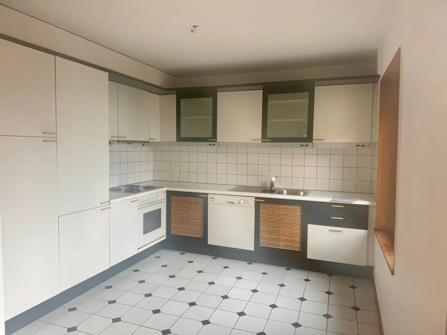 Dorfhaus mit 2 Wohnungen in Sauges mit teilweisem Seeblick - Foto 5 von 5