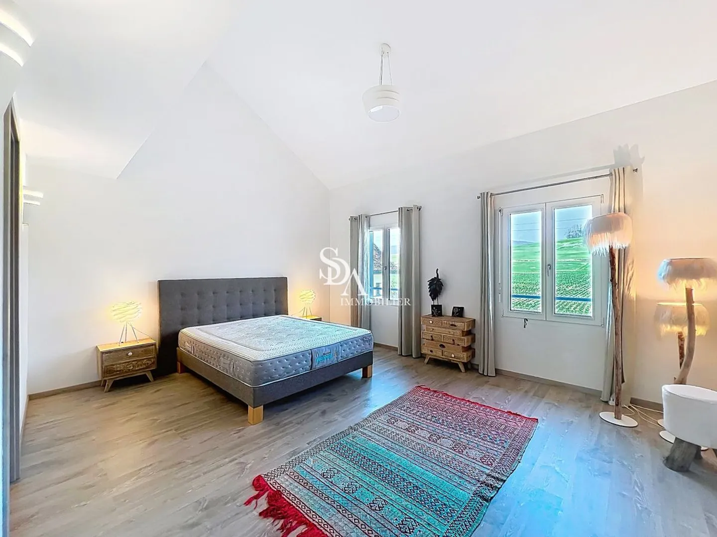 Stunning Semi-Detached House - Photo 12 of 13