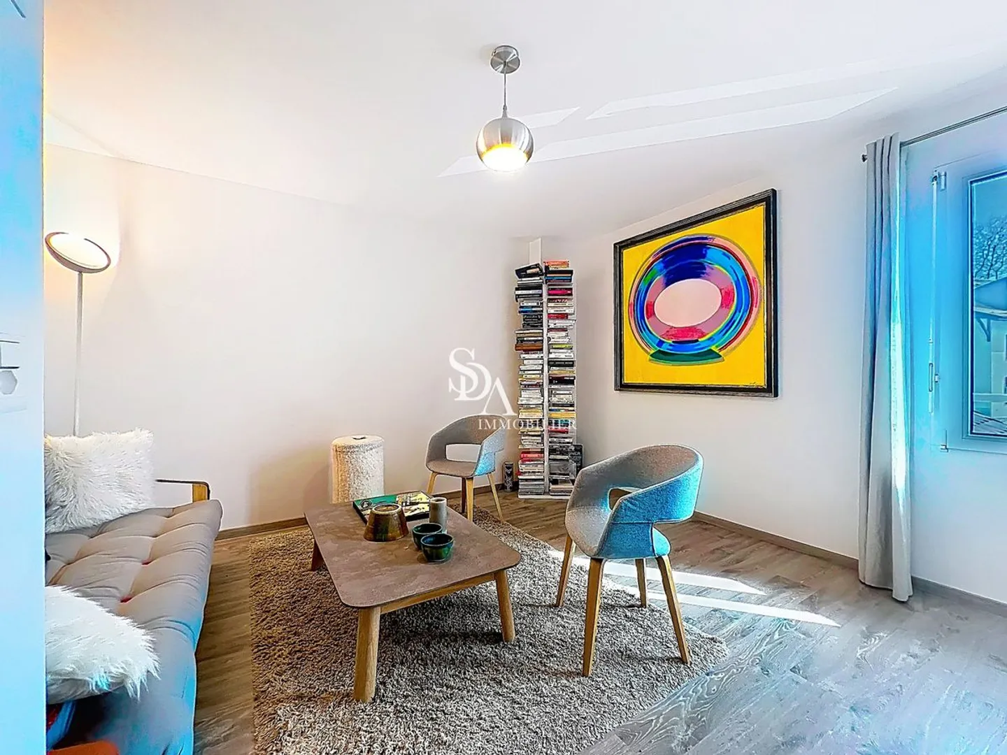 Stunning Semi-Detached House - Photo 8 of 13