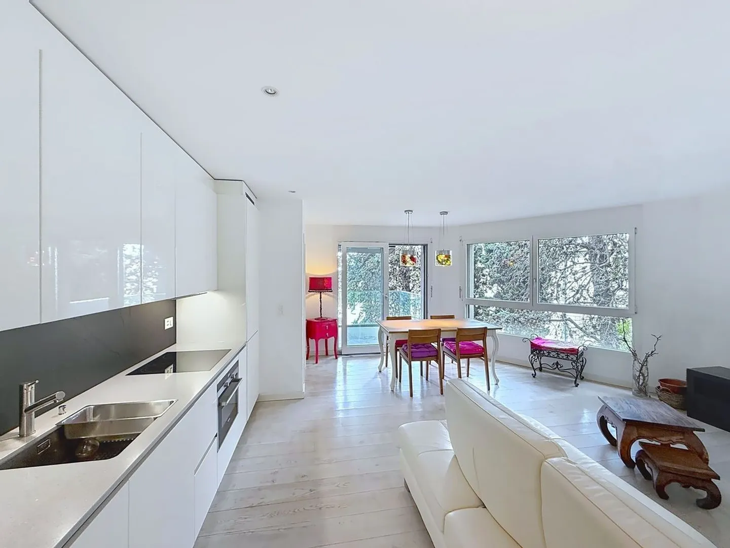 By the lake, sublime 2.5 room apartment with underground parking space - Photo 3 of 6