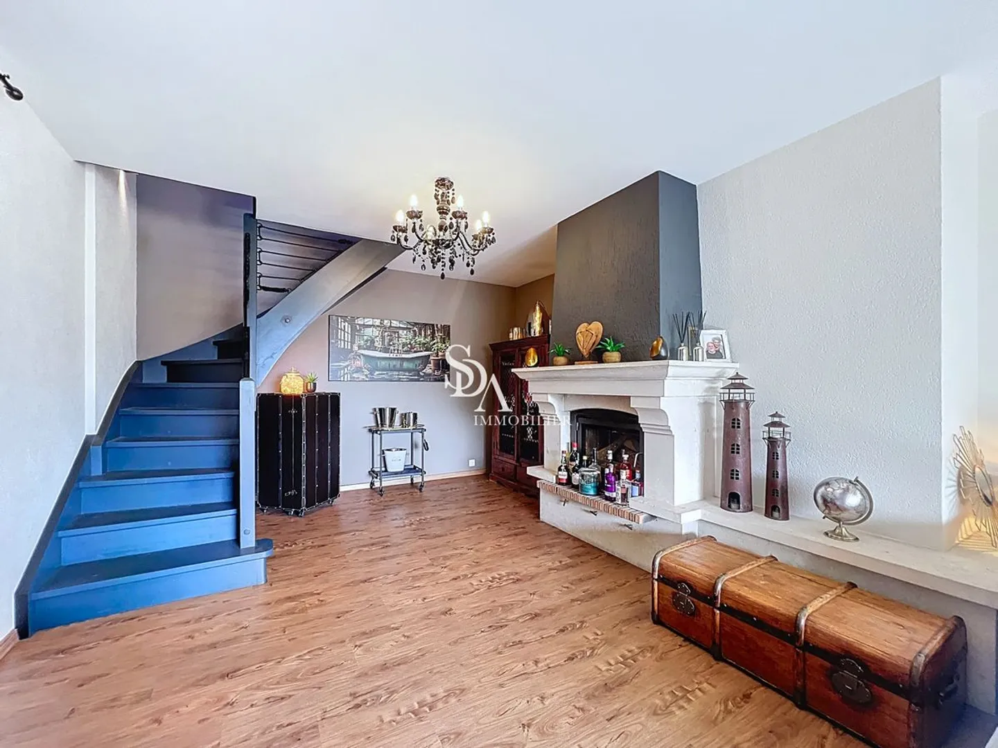 Sublime and spacious duplex - Photo 3 of 13