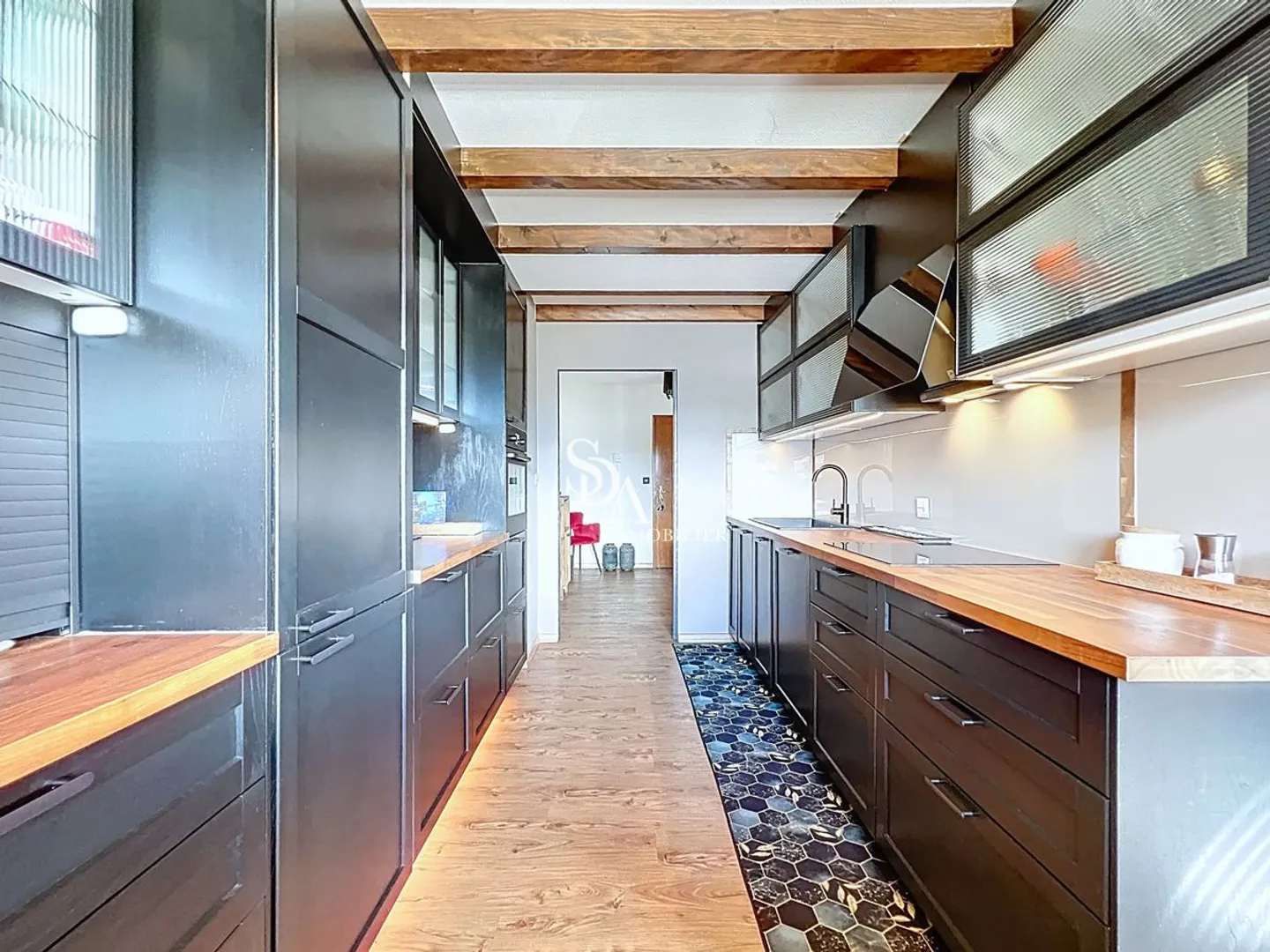 Sublime and spacious duplex - Photo 6 of 13