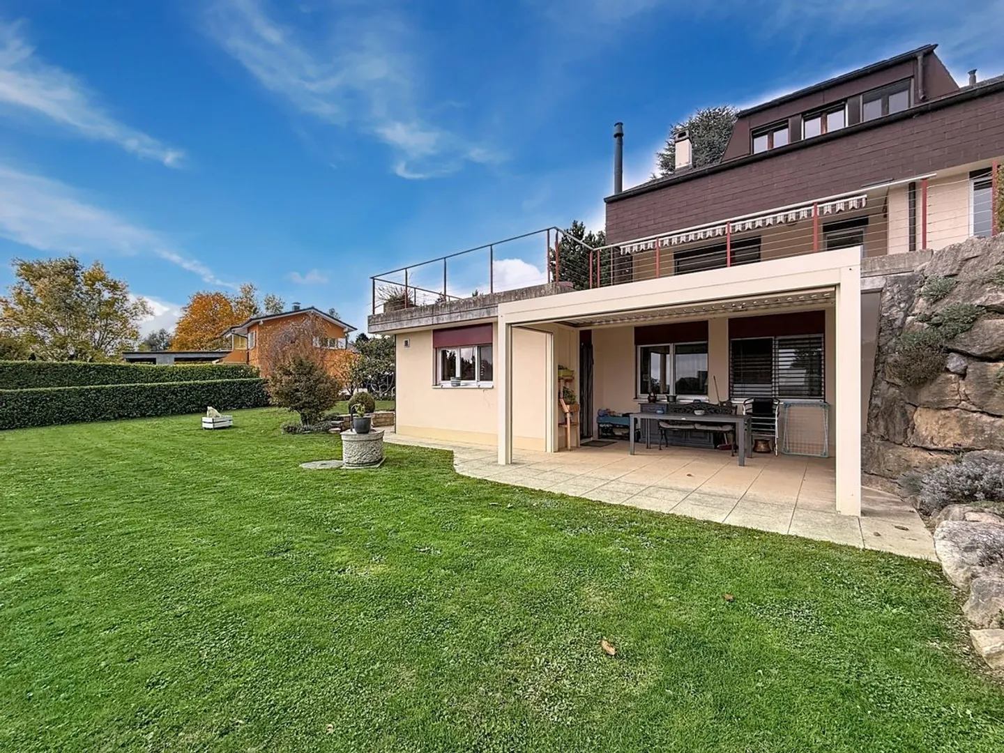 Savigny - House with 2 apartments - Photo 2 of 9