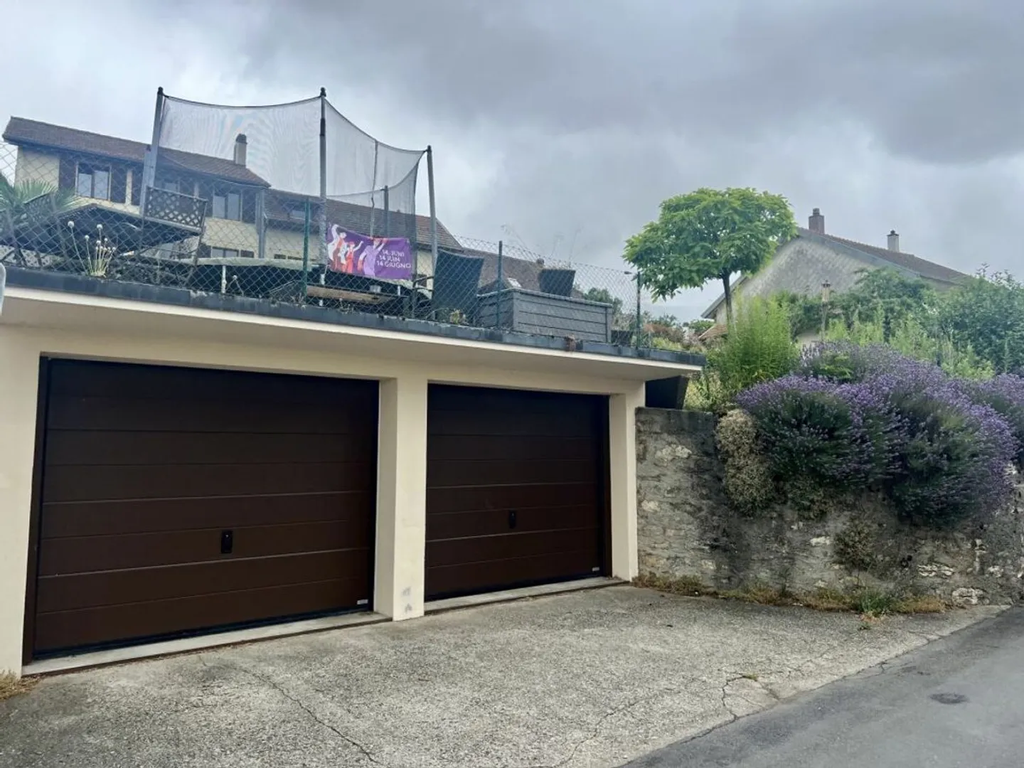 Dorfhaus mit 2 Wohnungen in Sauges mit teilweisem Seeblick - Foto 3 von 5