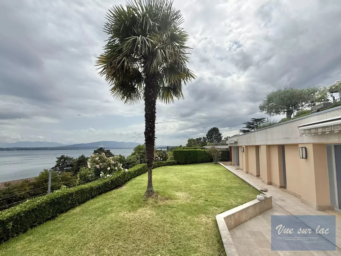 Luxus-Penthouse in Tannay, Blick auf den Genfersee und die Alpen - Foto 3 von 13
