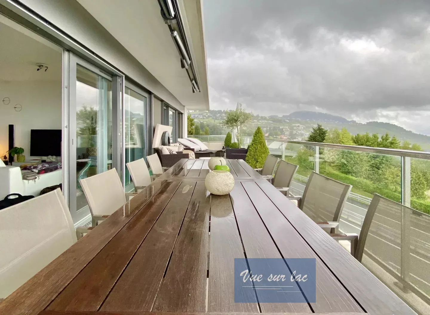 Contemporary Apartment with Panoramic Terrace - Photo 10 of 13