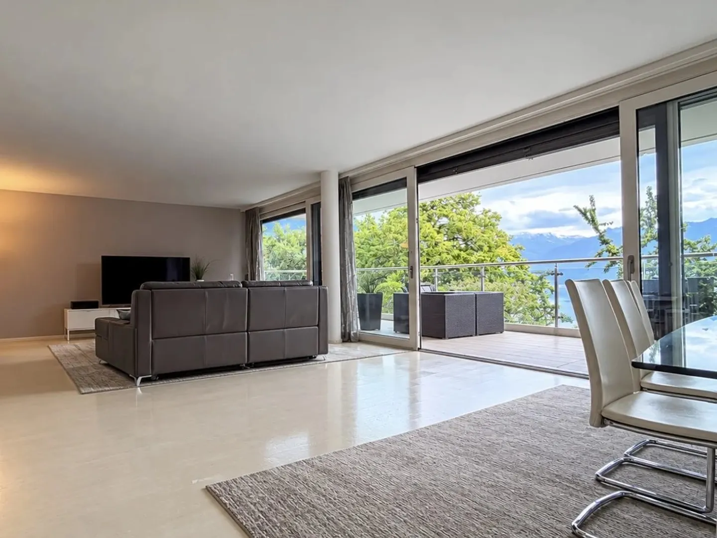 Apartment facing the lake in Montreux – Sale authorization for foreigners - Photo 3 of 12