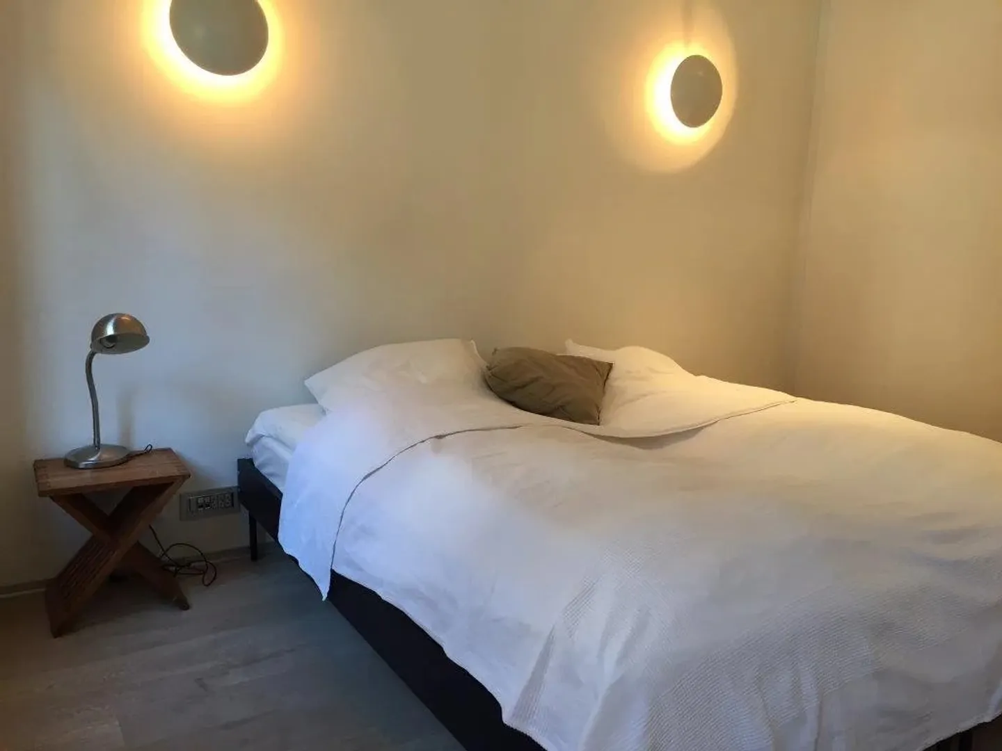 Renovated and furnished apartment with service - Photo 10 of 10