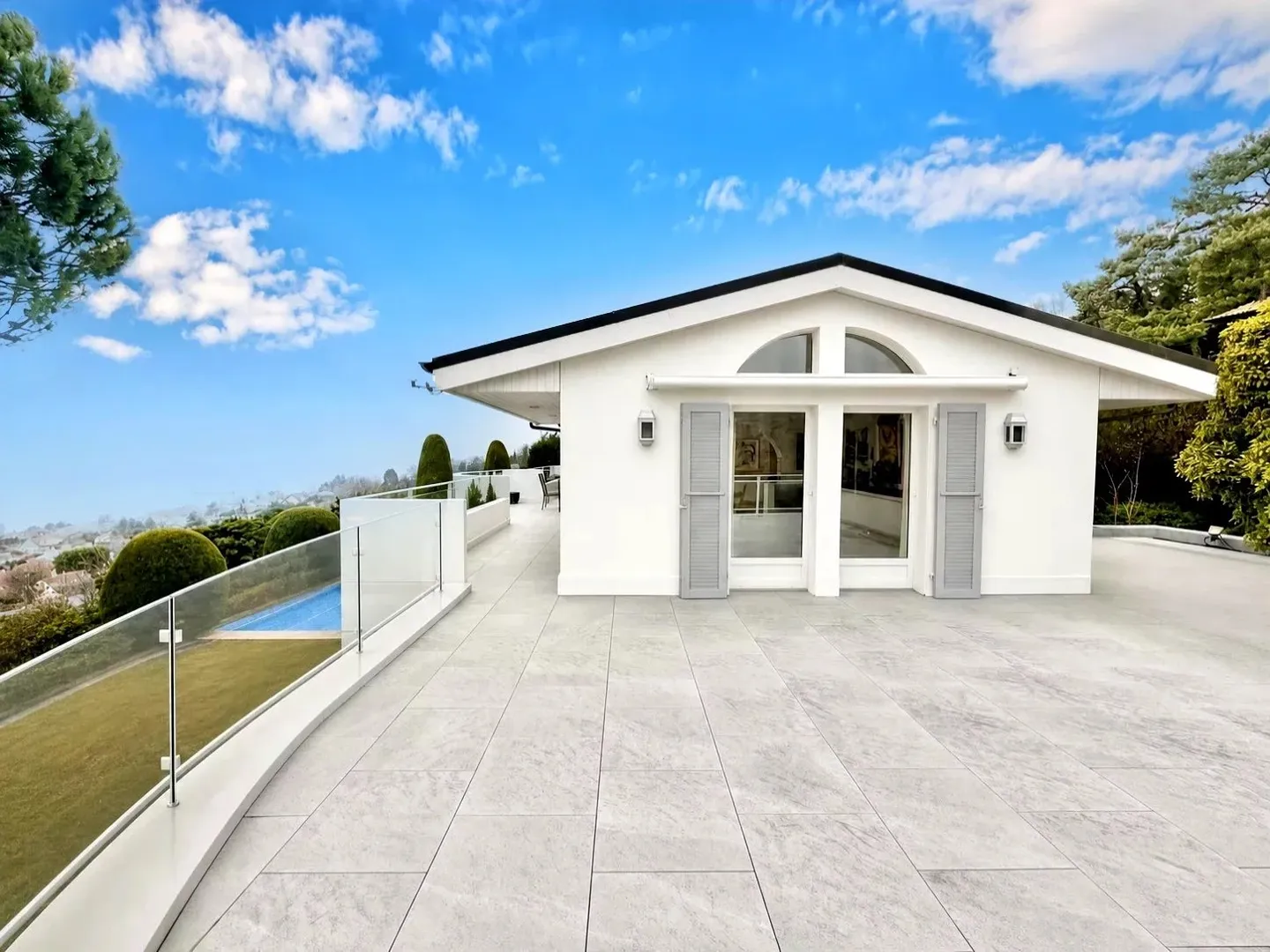 The lake, the vineyards and Lutry at your feet! - Photo 6 of 7