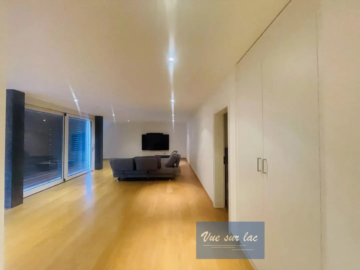 Bright modern apartment - Photo 5 of 13