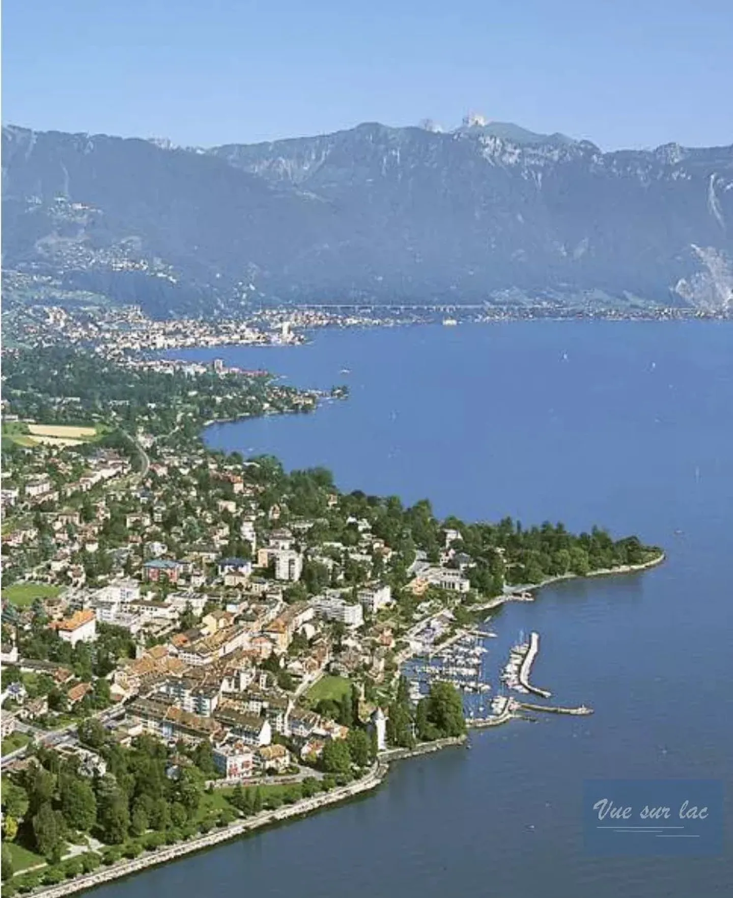 Nuova villa a schiera contemporanea - Foto 2 di 9