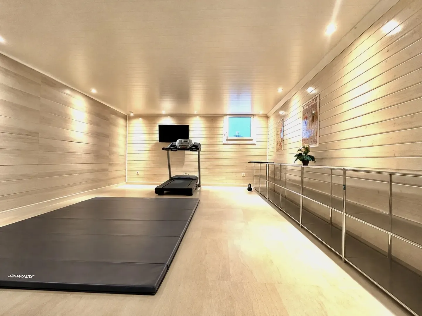 Individual villa located in a sought-after residential area. - Photo 8 of 12