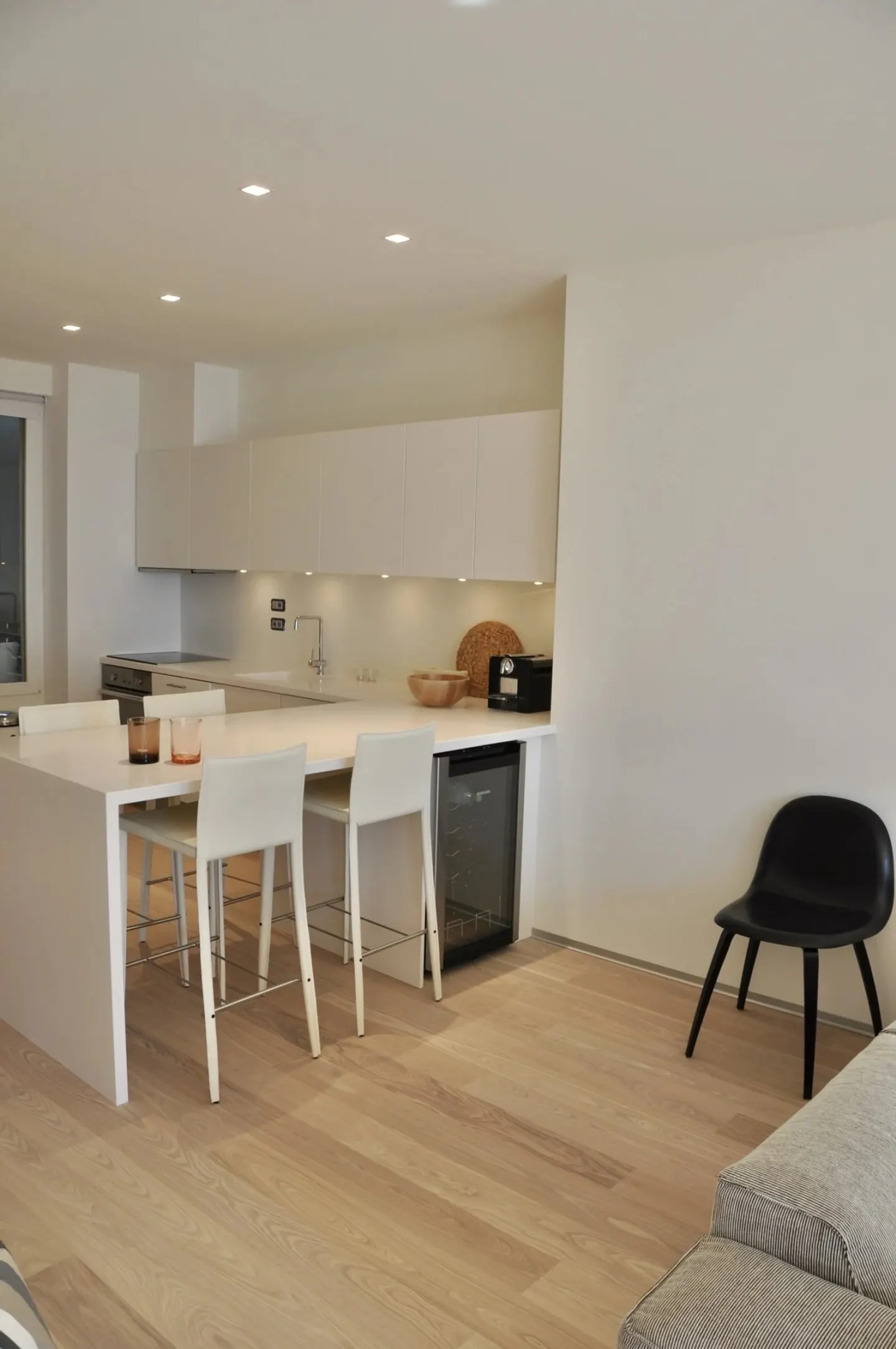 Renovated and furnished apartment with service - Photo 6 of 10