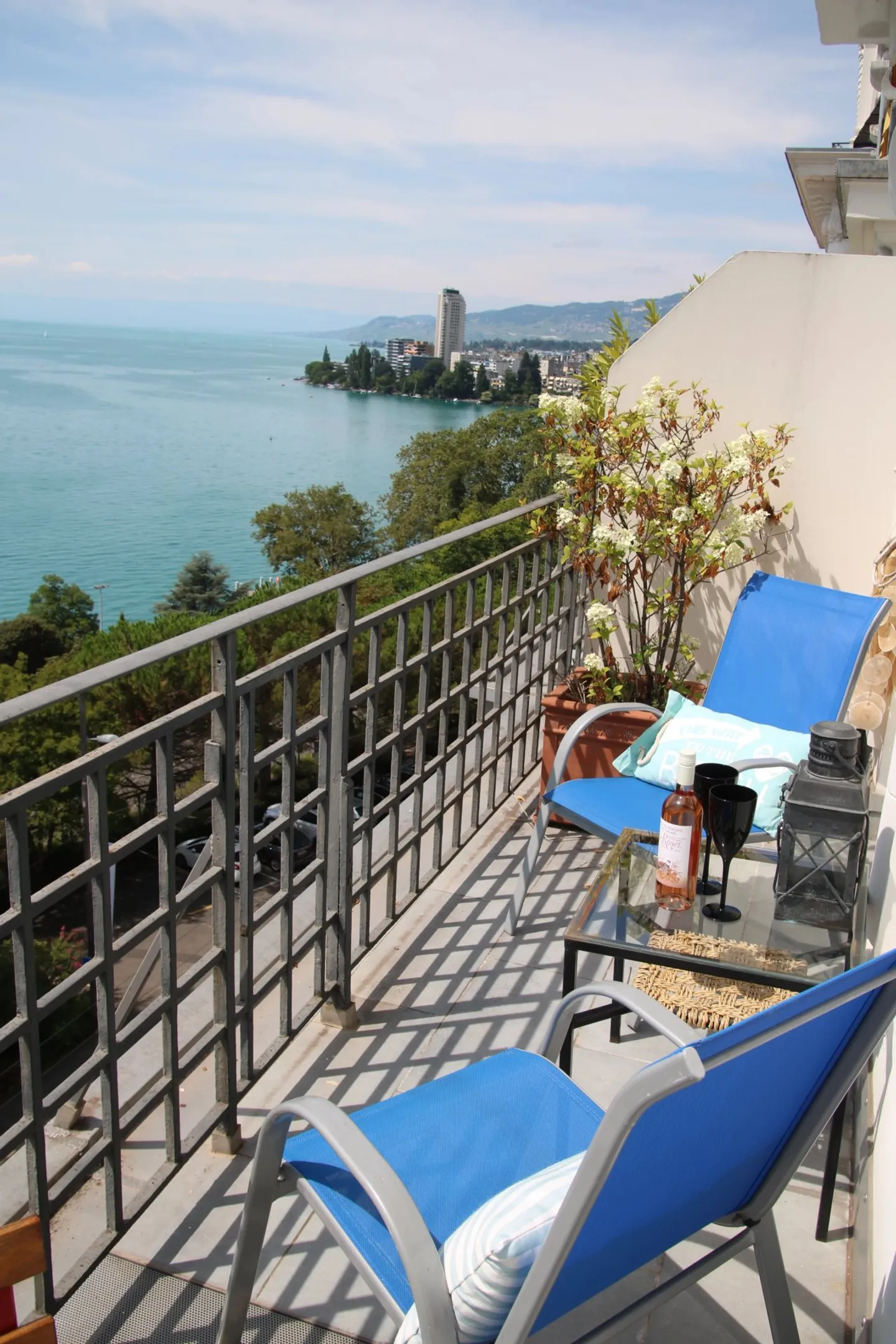 Frontline lakefront furnished Apartment  with Spectacular Views - Photo 5 of 10