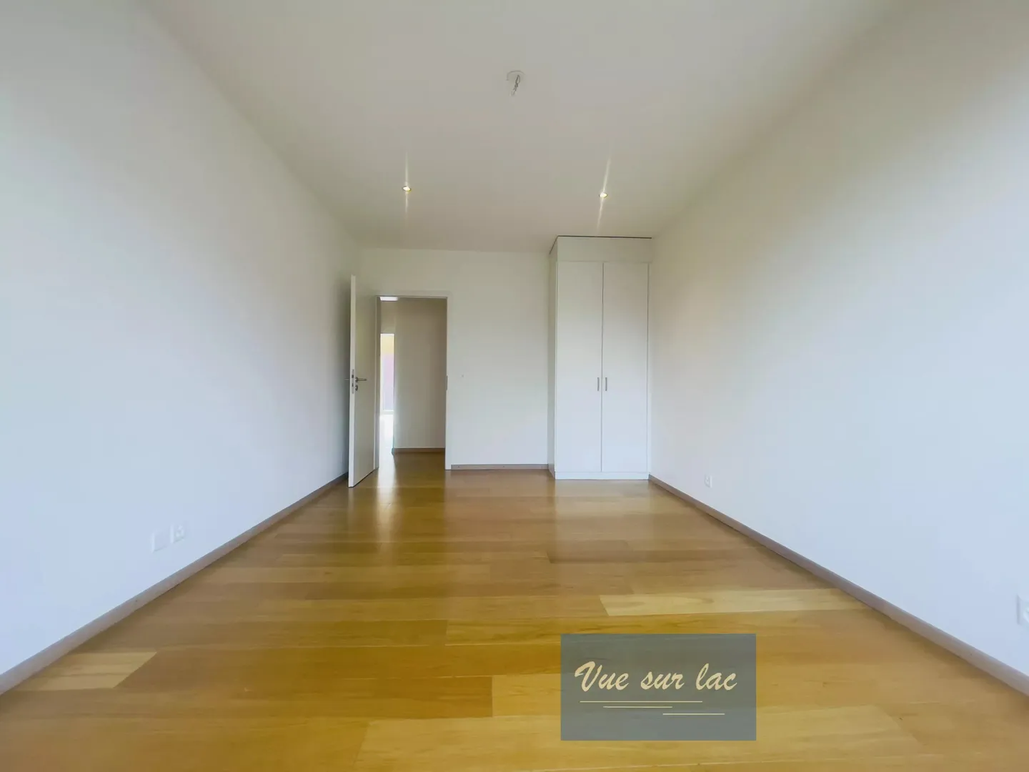 Bright modern apartment - Photo 12 of 13